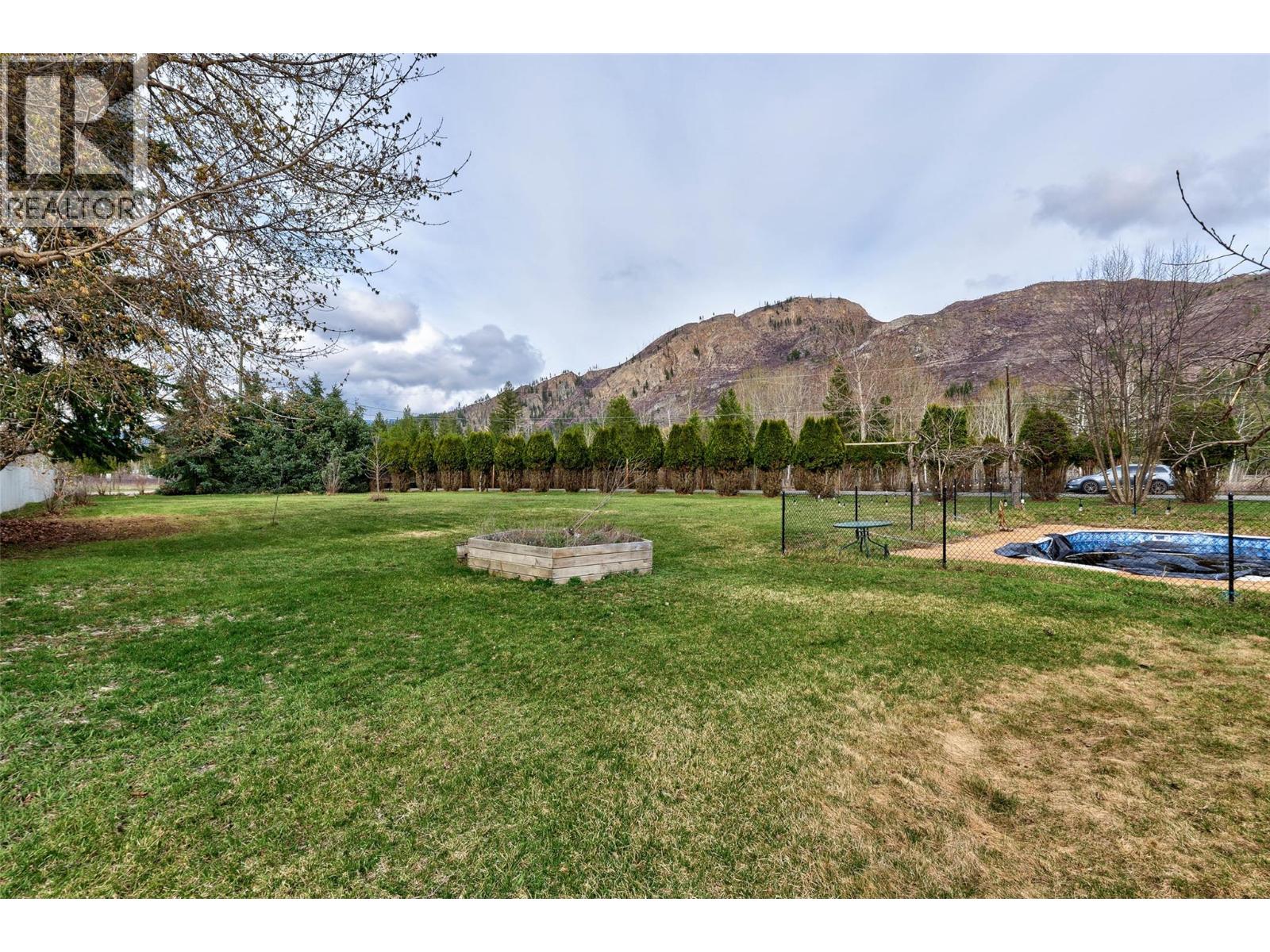 366 Staines Road, Barriere