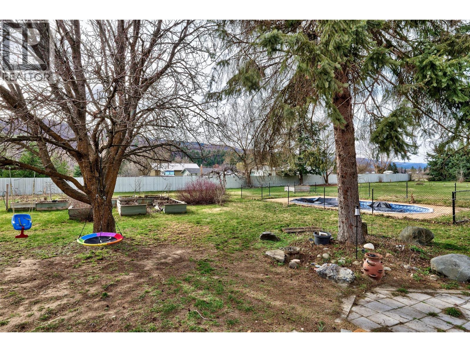 366 Staines Road, Barriere