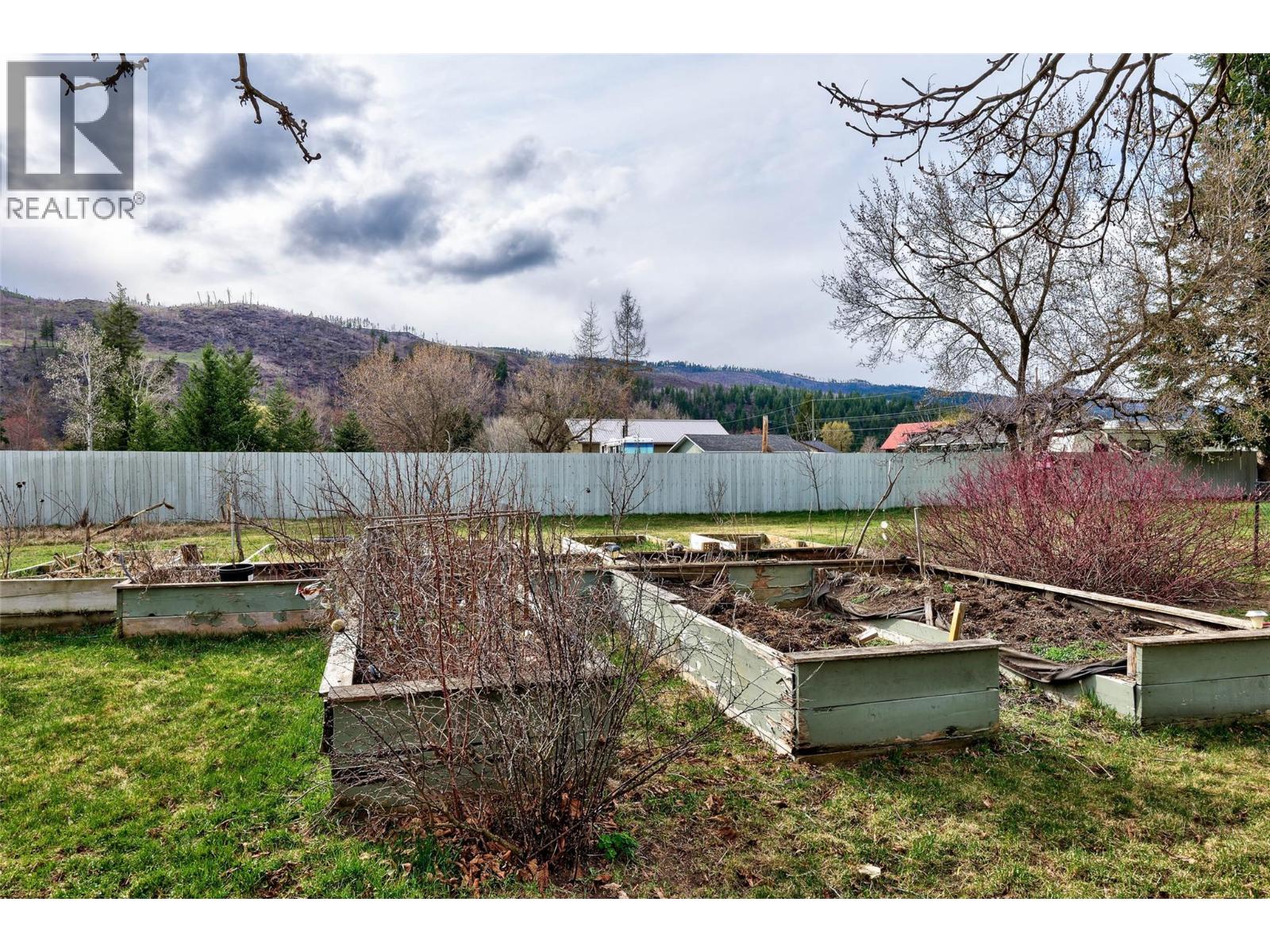 366 Staines Road, Barriere