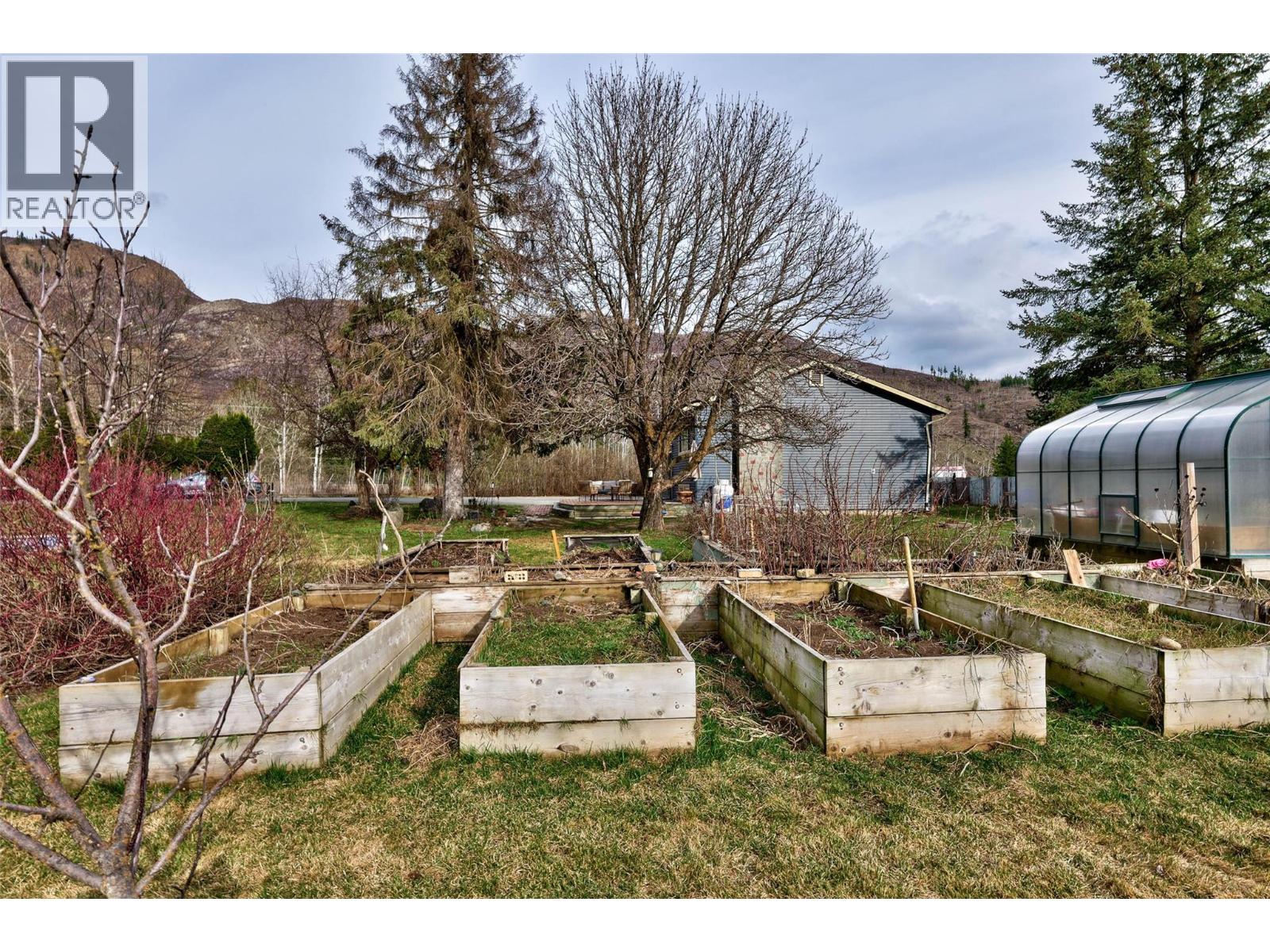 366 Staines Road, Barriere