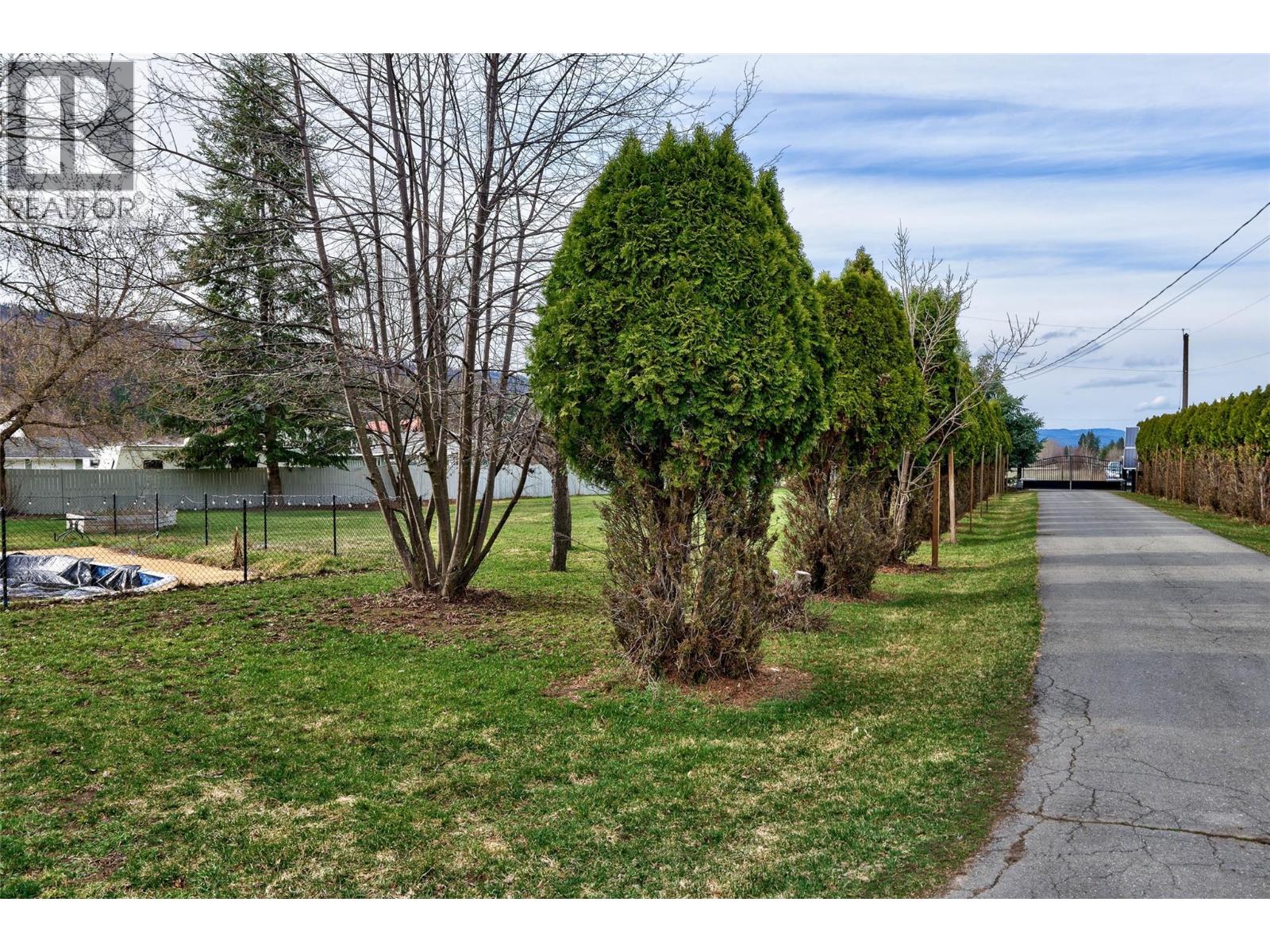 366 Staines Road, Barriere