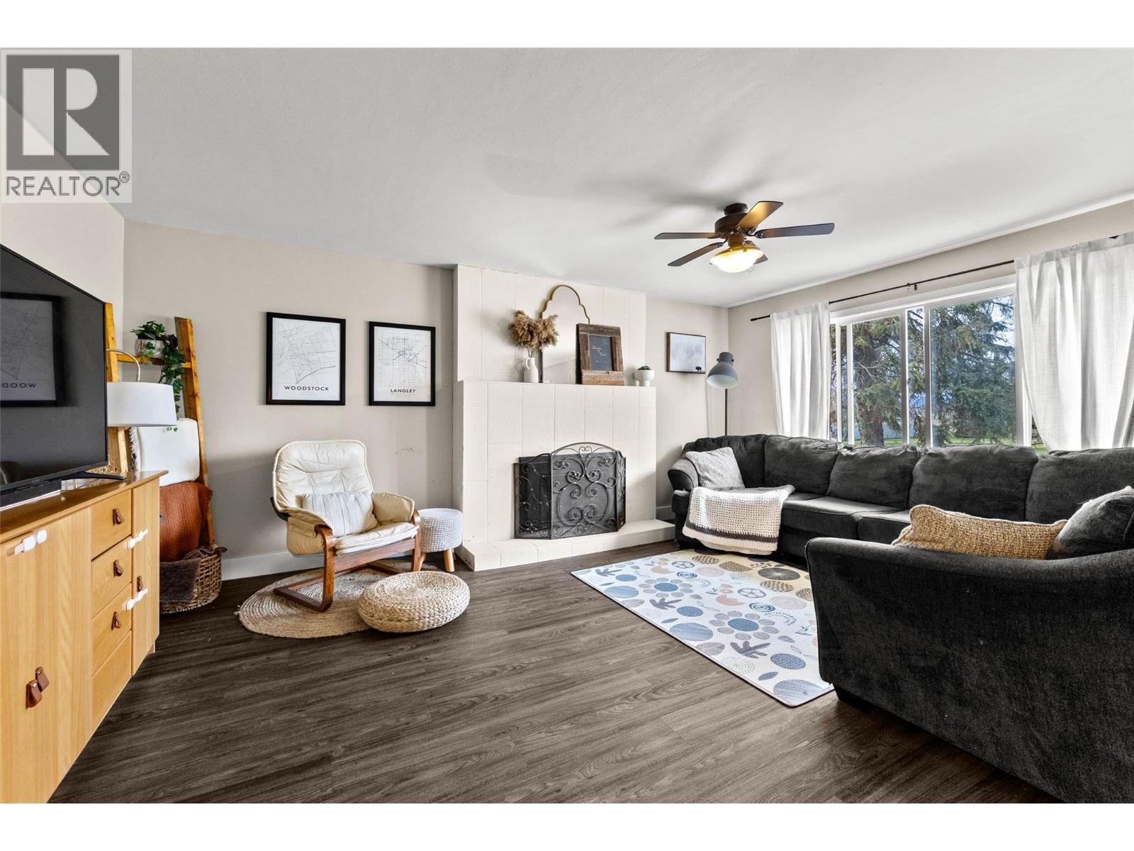 366 Staines Road, Barriere