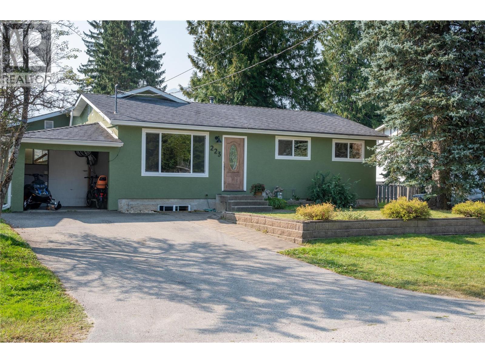 223 Viers Crescent, Revelstoke