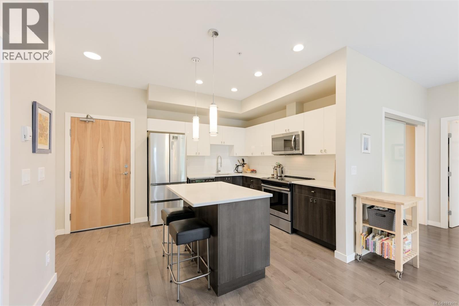 206 767 Tyee Road, Victoria