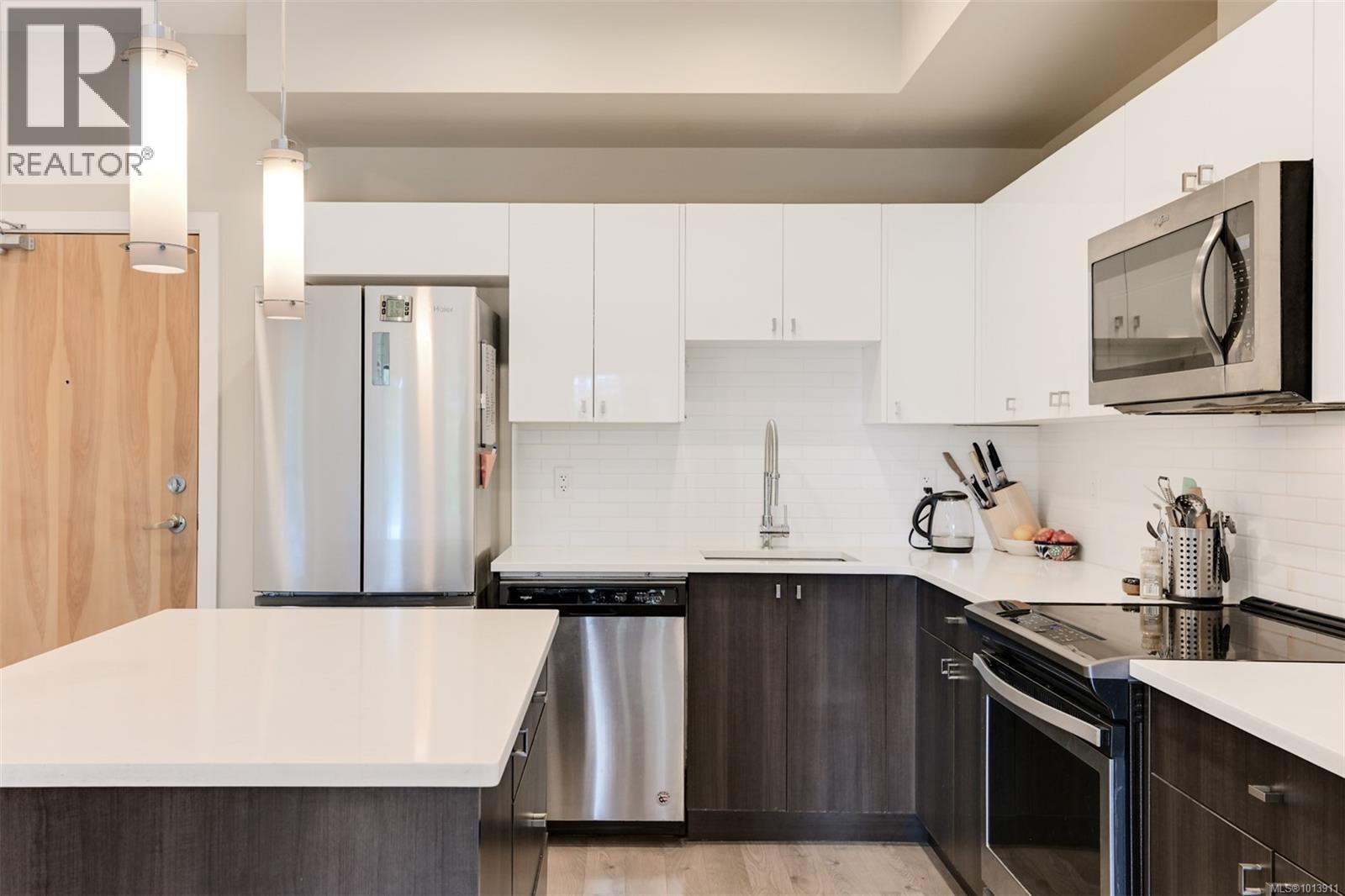 206 767 Tyee Road, Victoria