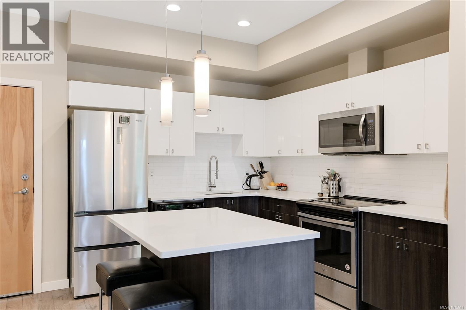 206 767 Tyee Road, Victoria