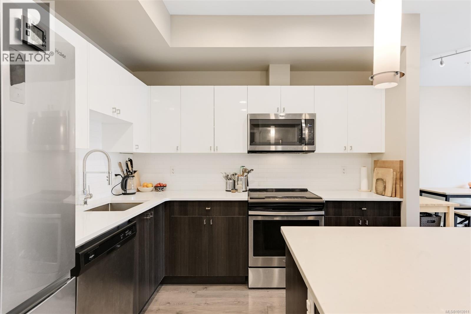 206 767 Tyee Road, Victoria
