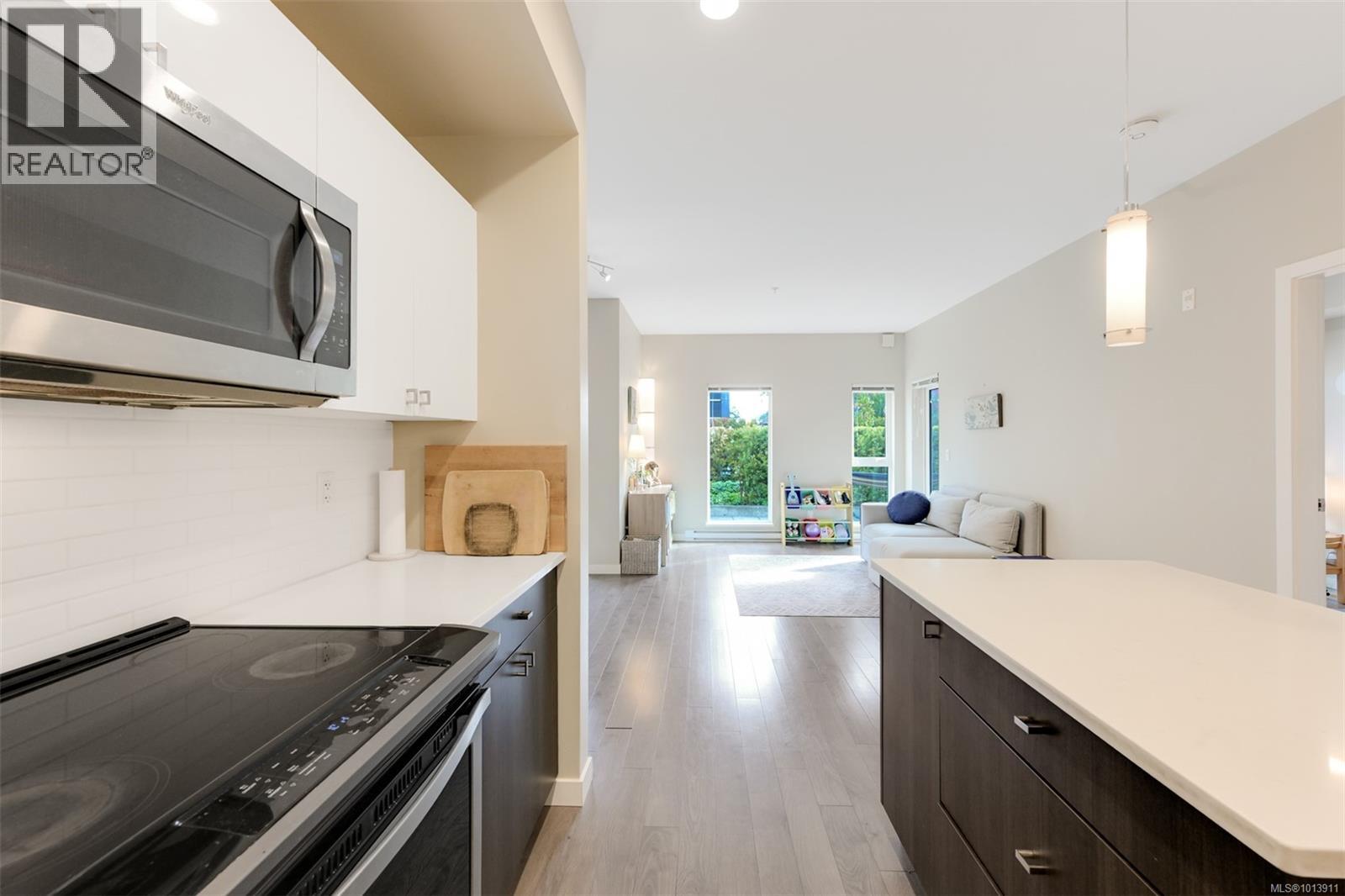 206 767 Tyee Road, Victoria