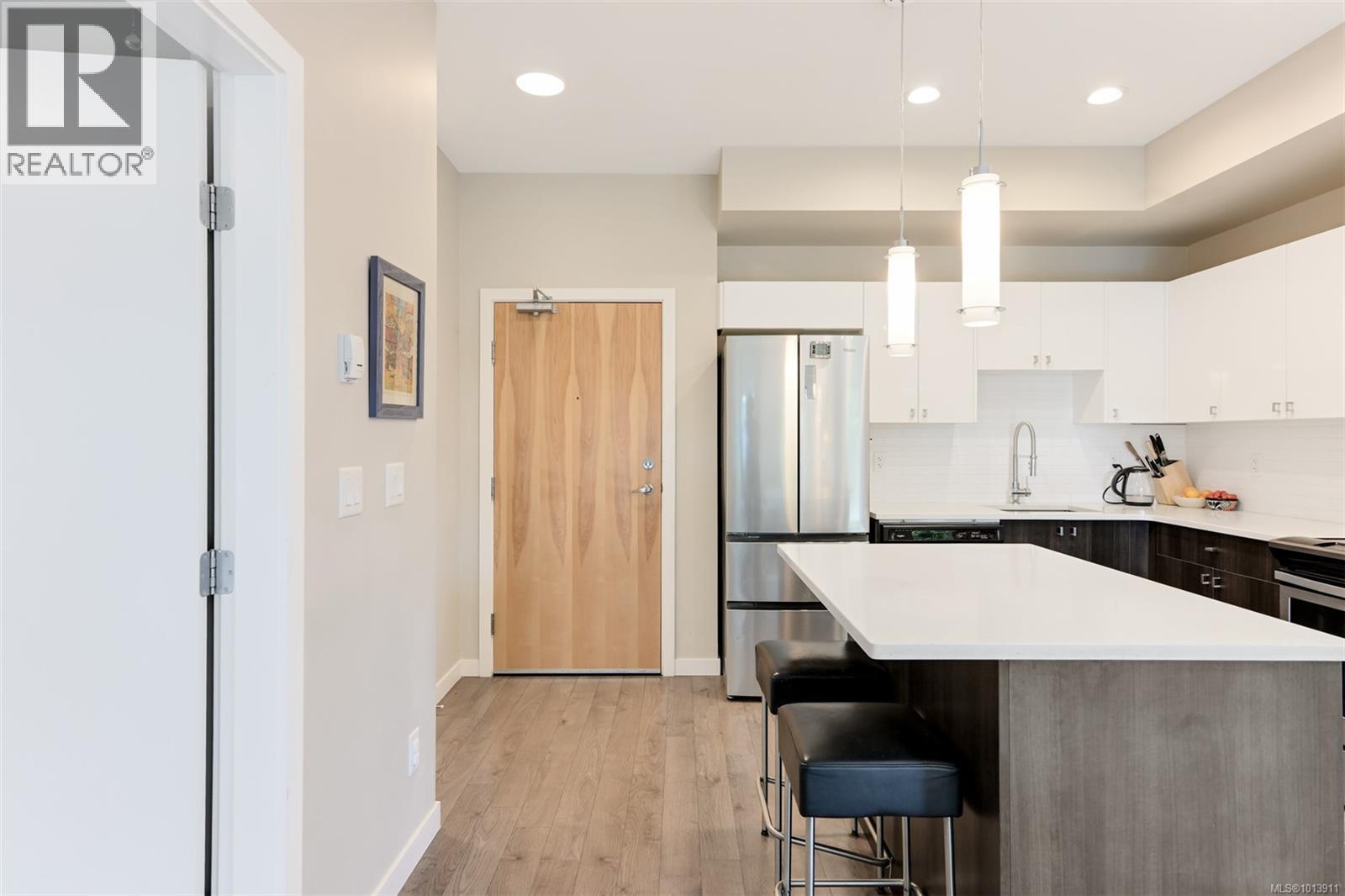 206 767 Tyee Road, Victoria