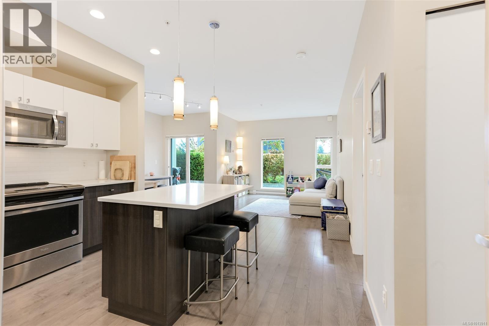 206 767 Tyee Road, Victoria