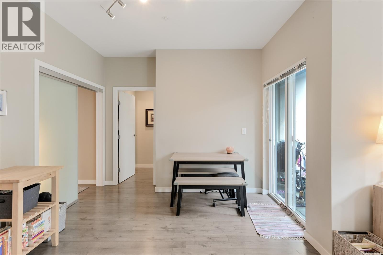 206 767 Tyee Road, Victoria