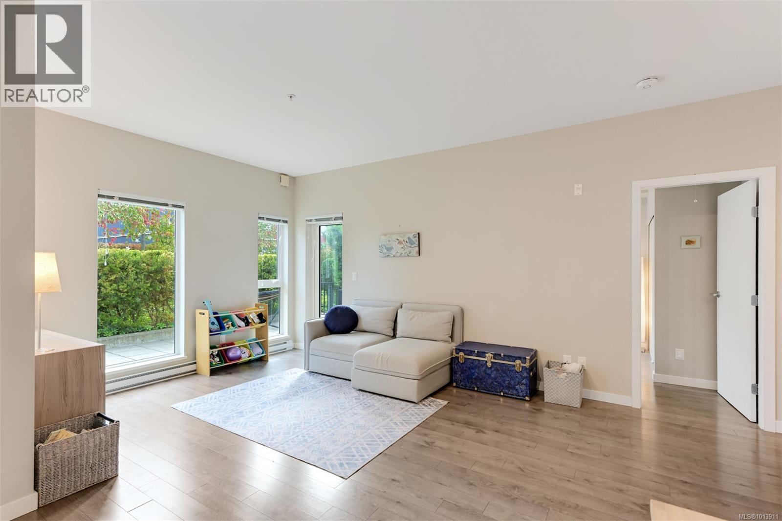 206 767 Tyee Road, Victoria