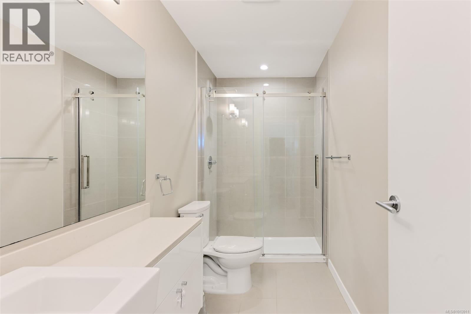 206 767 Tyee Road, Victoria