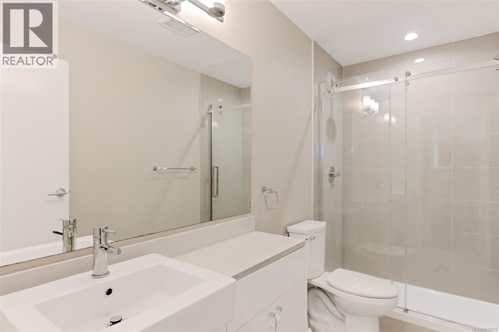 206 767 Tyee Road, Victoria