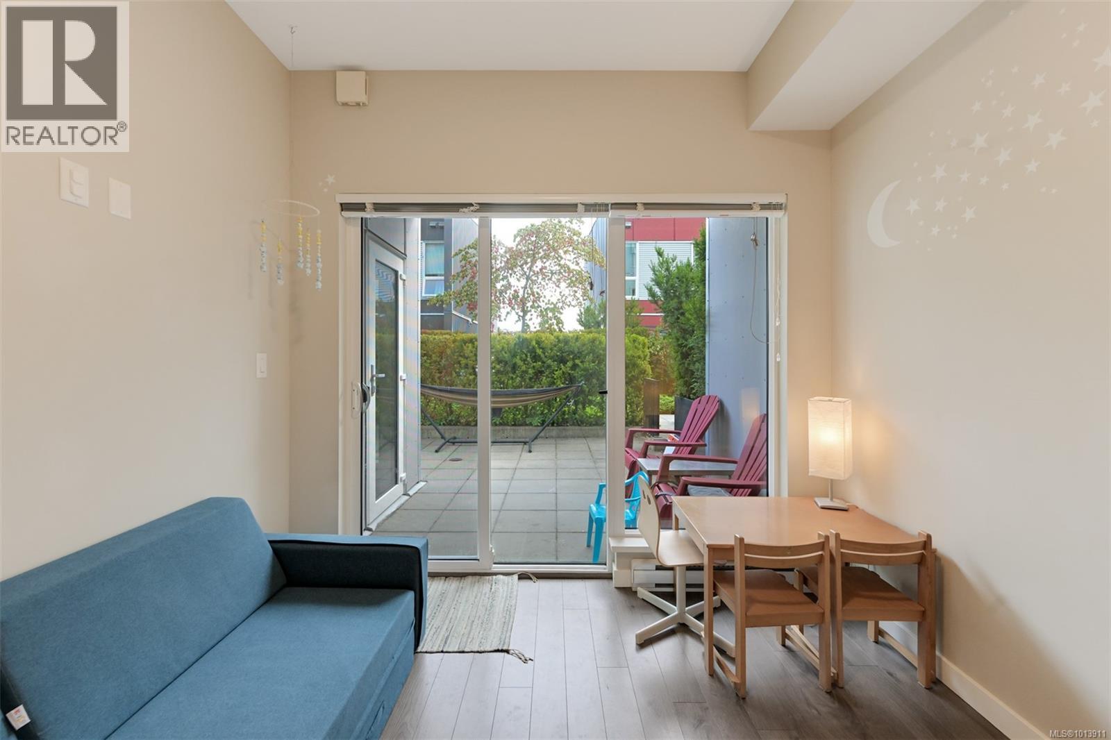 206 767 Tyee Road, Victoria
