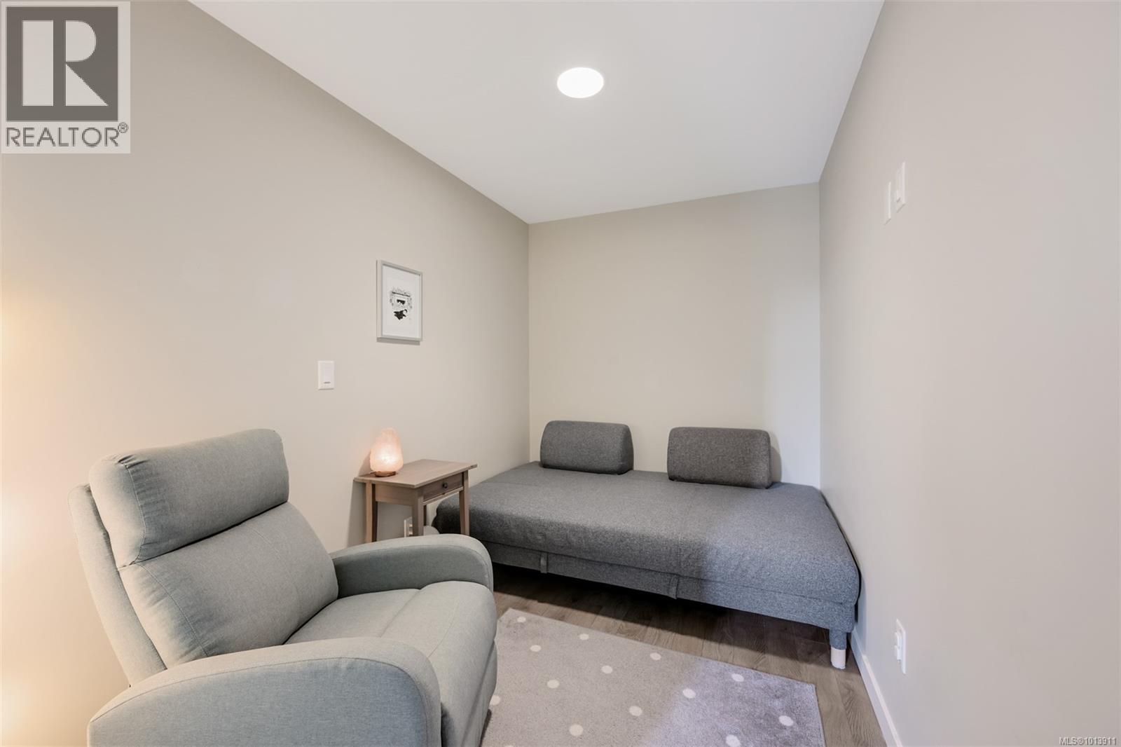 206 767 Tyee Road, Victoria