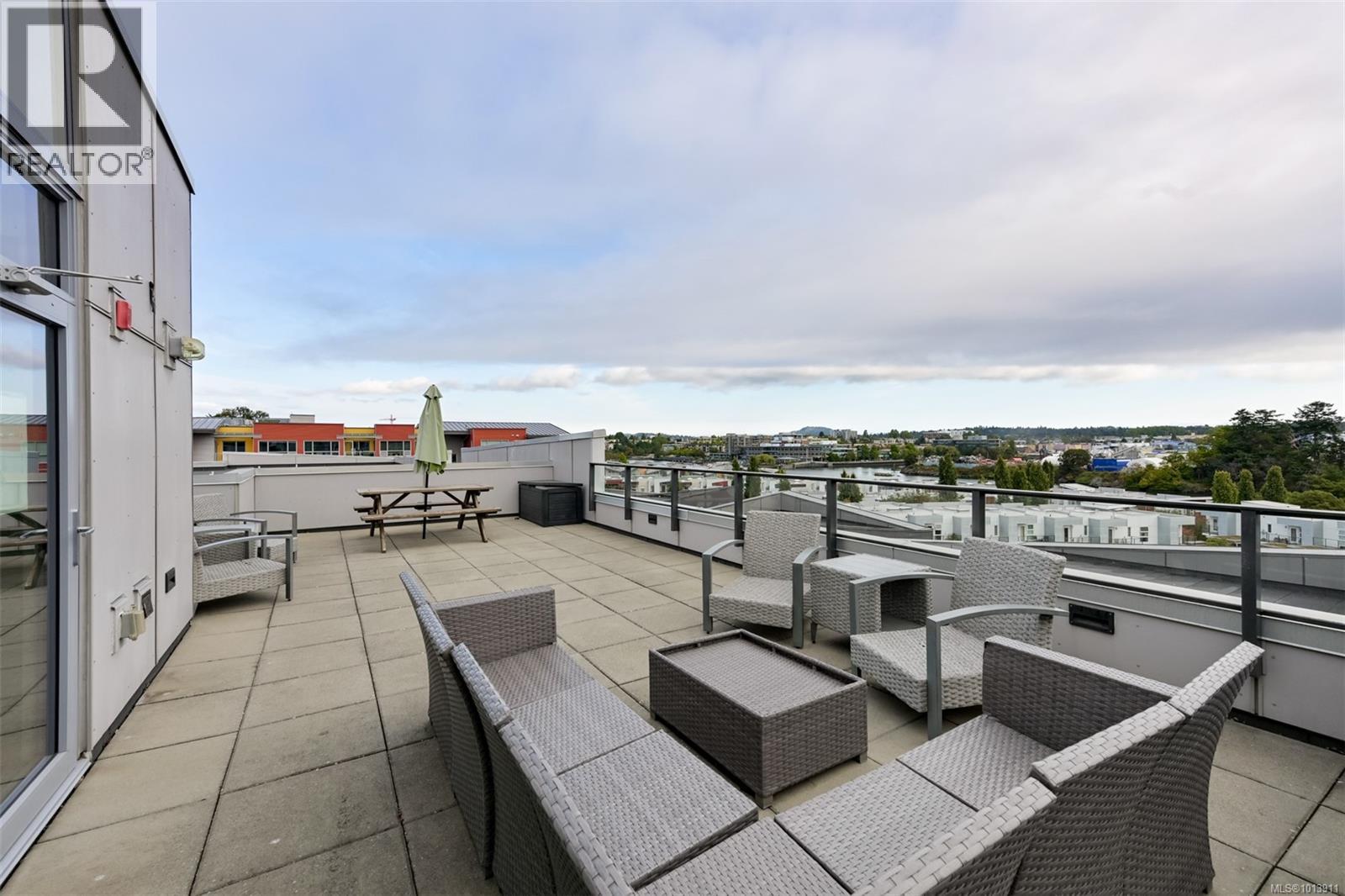 206 767 Tyee Road, Victoria