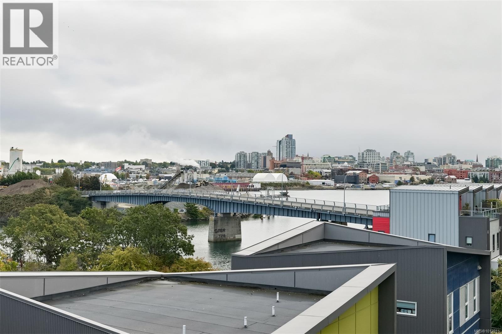 206 767 Tyee Road, Victoria