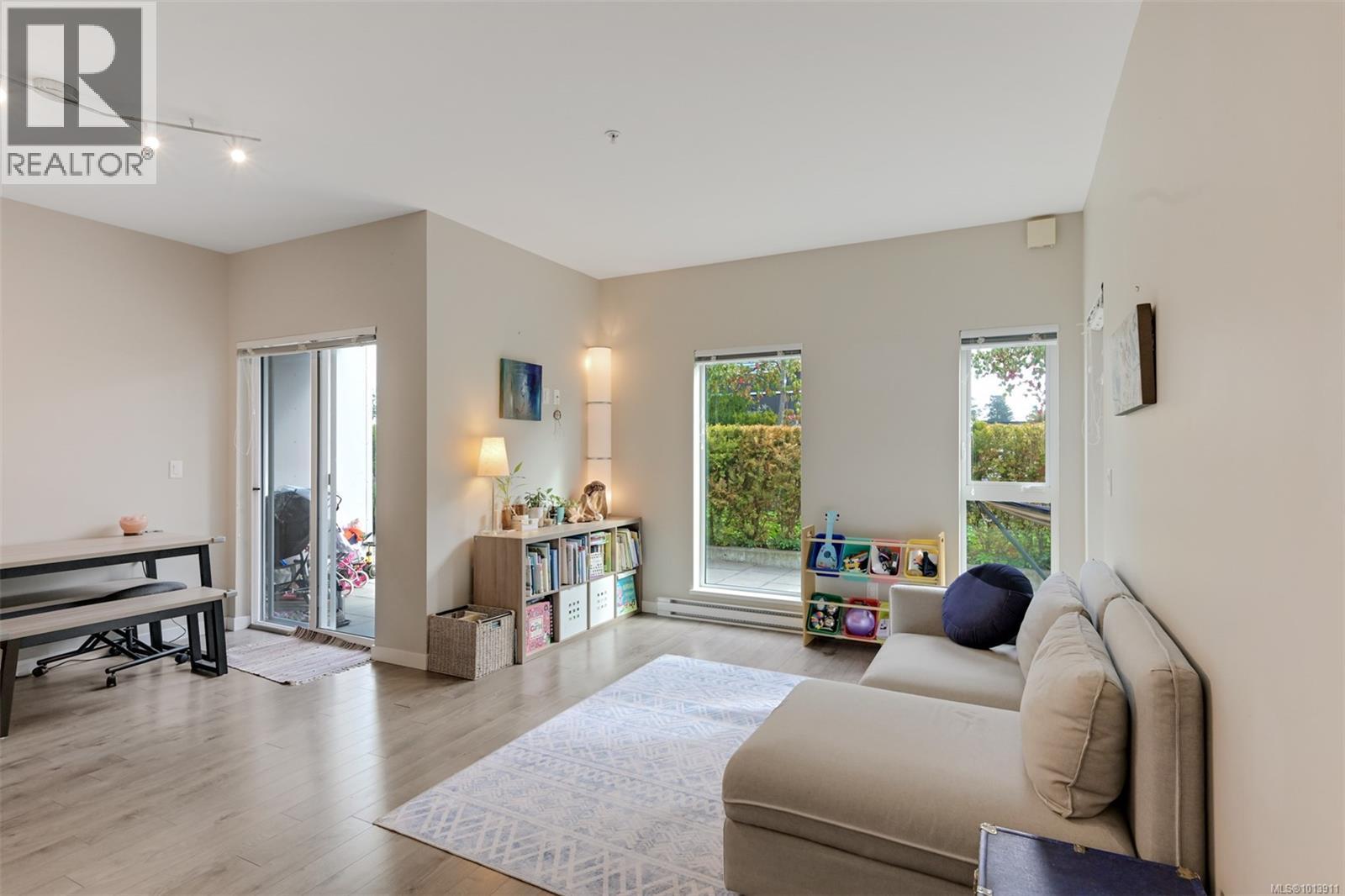 206 767 Tyee Road, Victoria