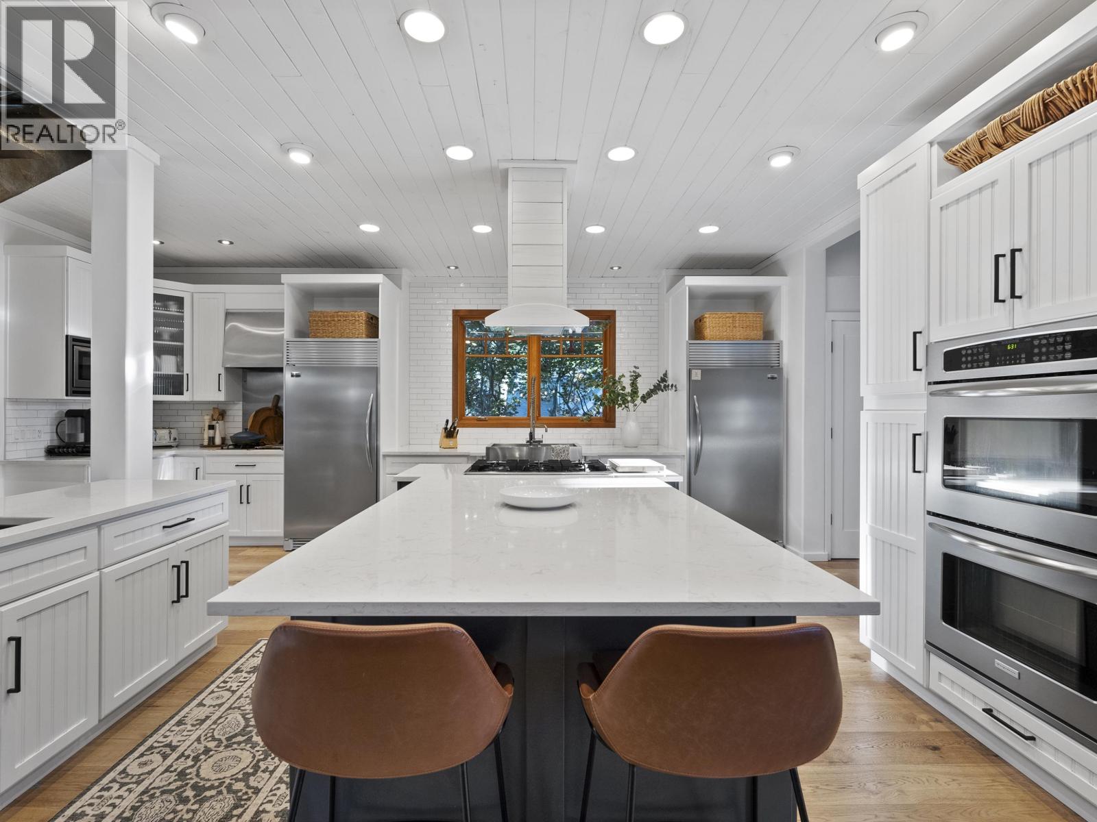 575 E 17TH STREET, North Vancouver