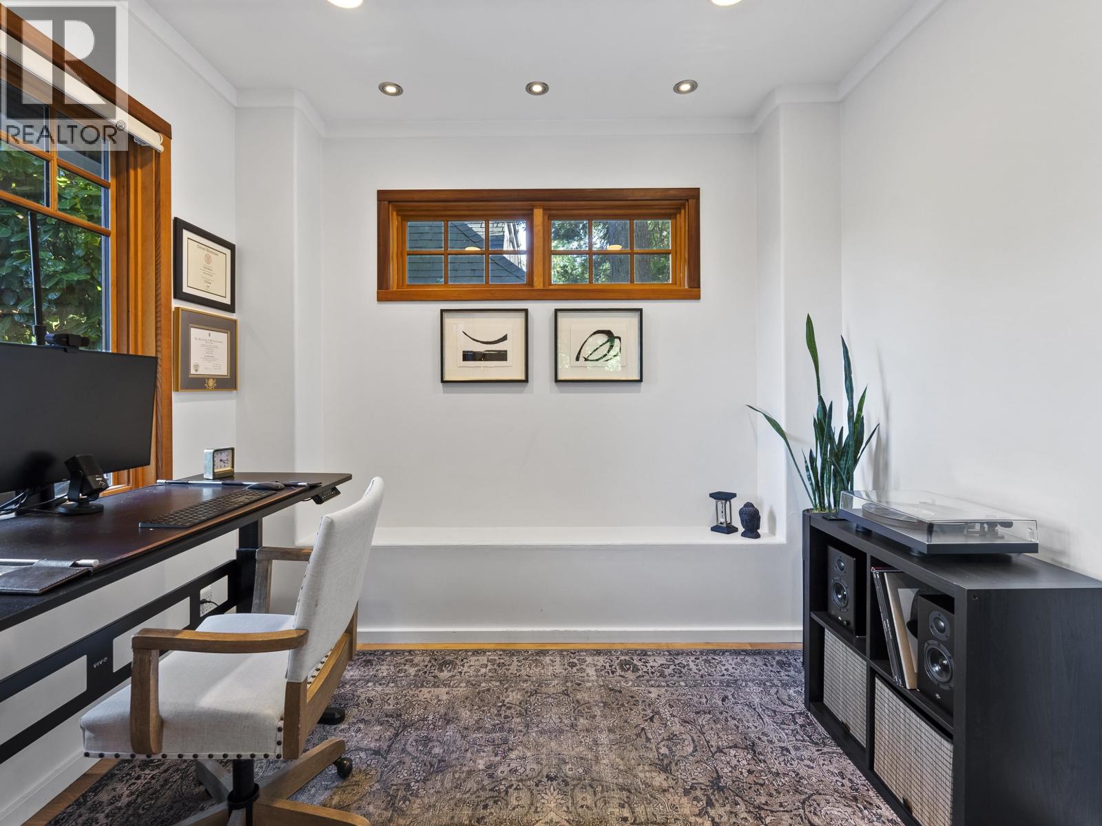 575 E 17TH STREET, North Vancouver