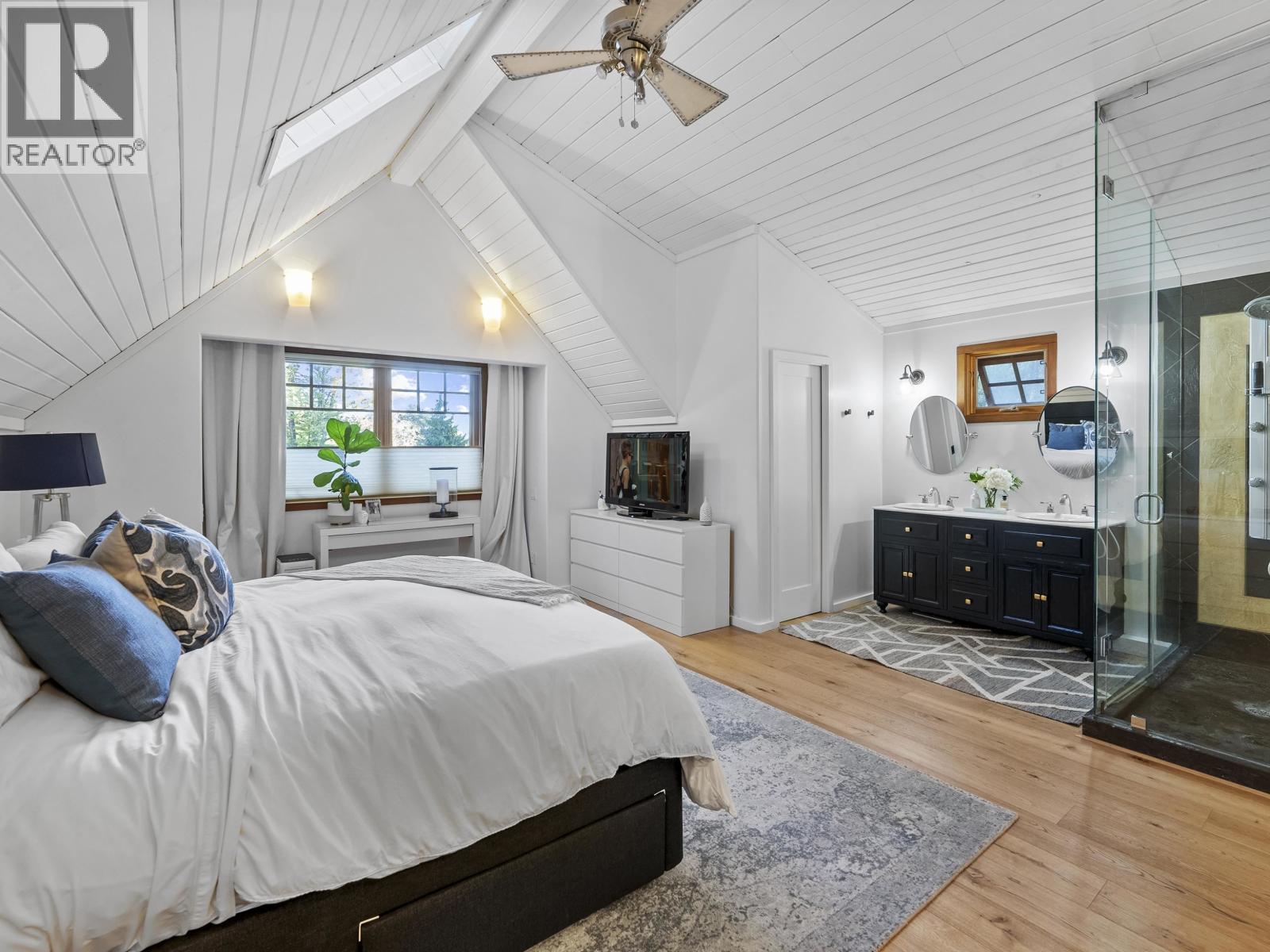 575 E 17TH STREET, North Vancouver