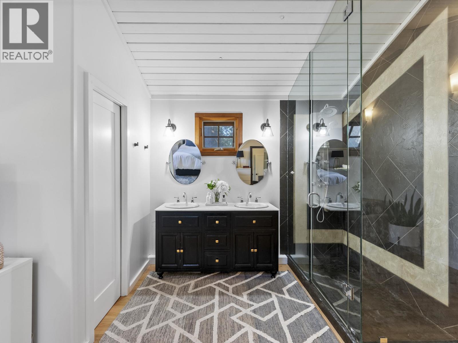 575 E 17TH STREET, North Vancouver