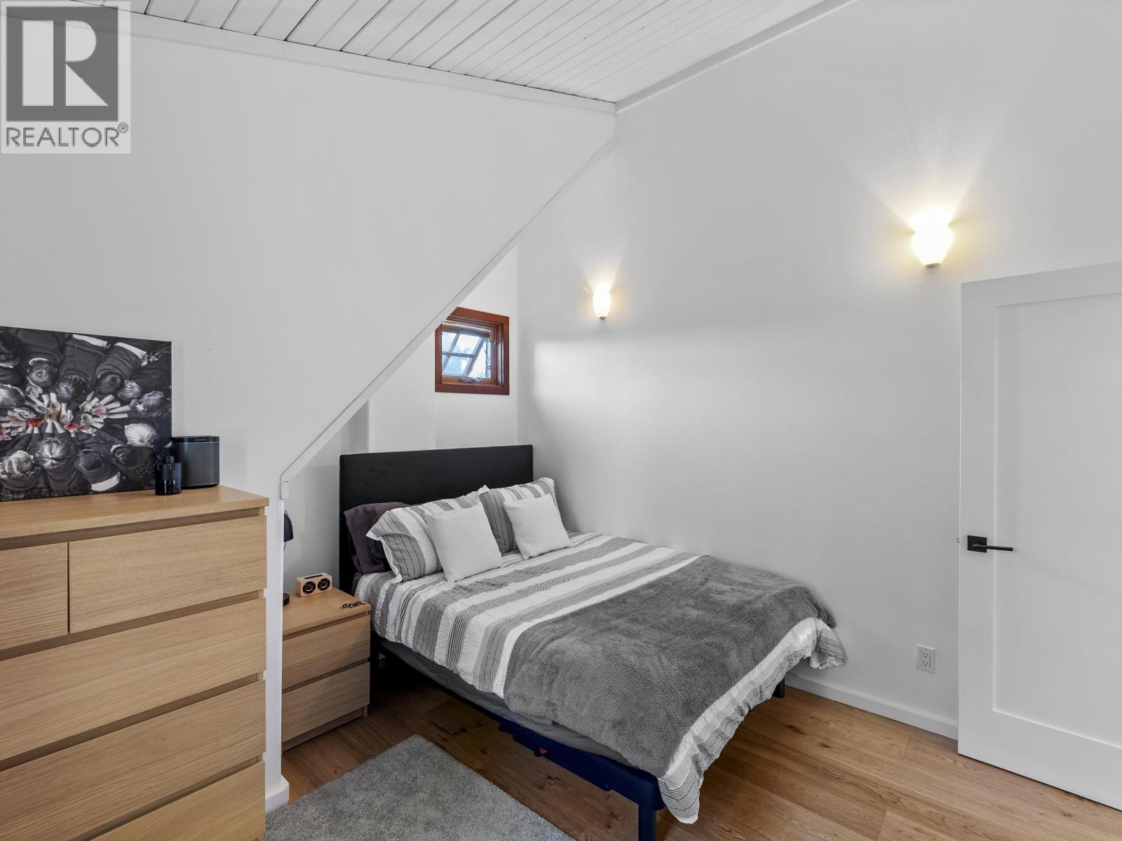 575 E 17TH STREET, North Vancouver