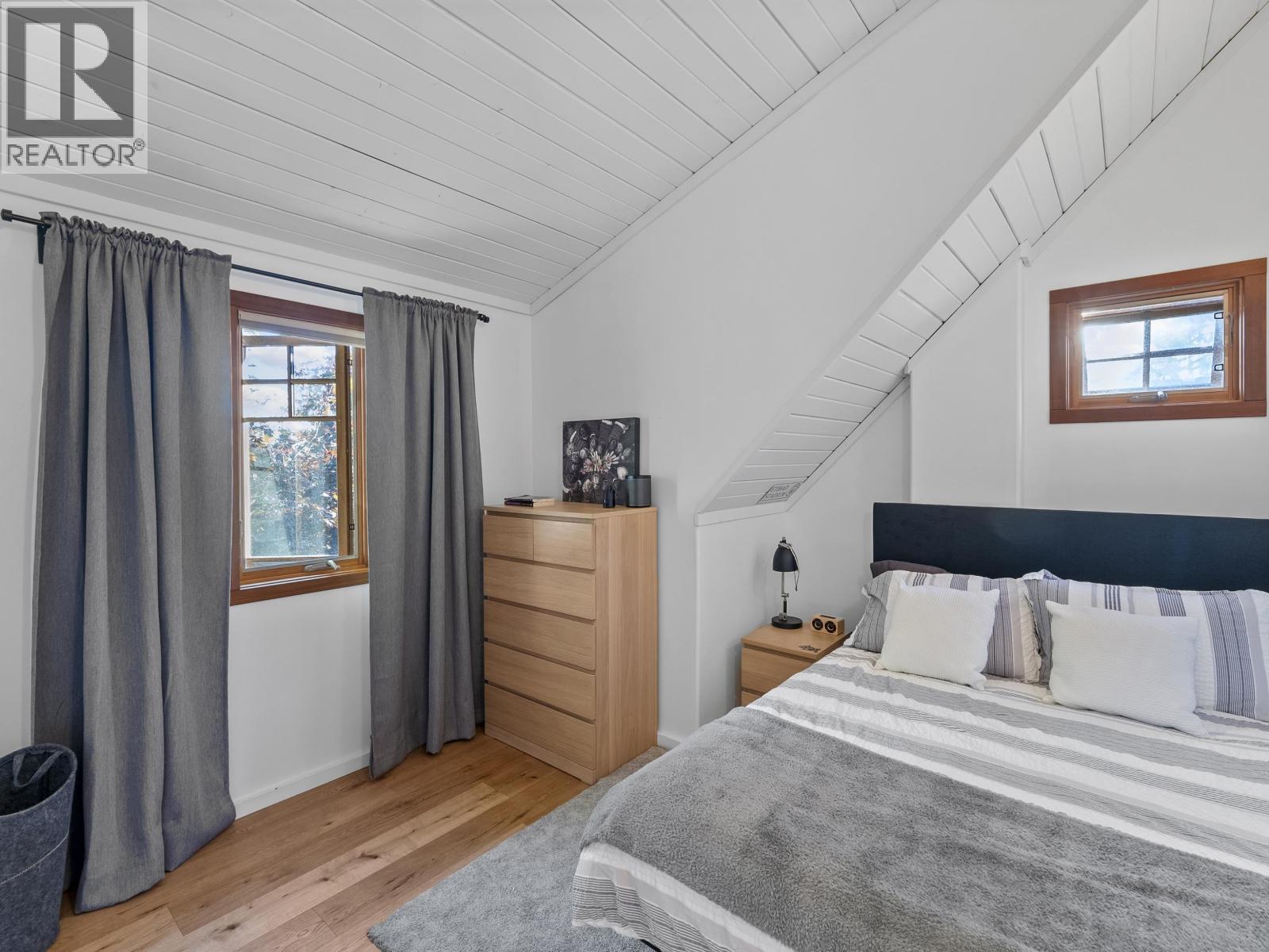 575 E 17TH STREET, North Vancouver