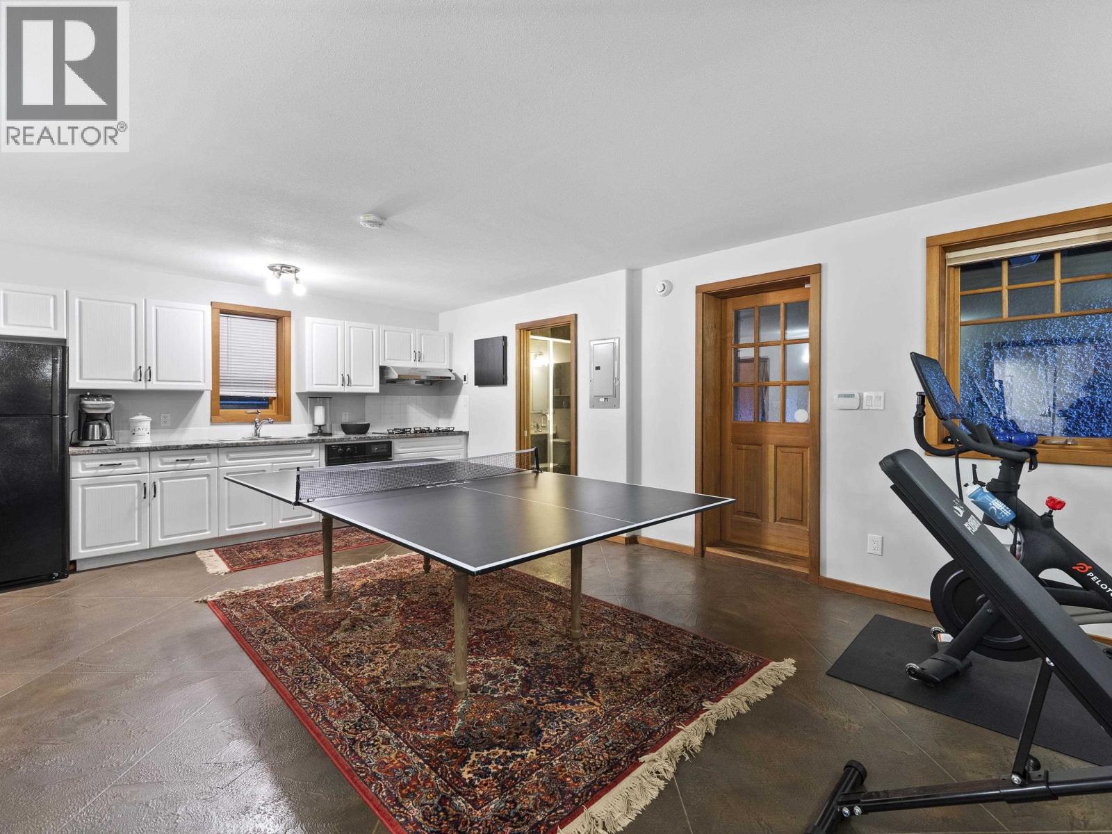 575 E 17TH STREET, North Vancouver