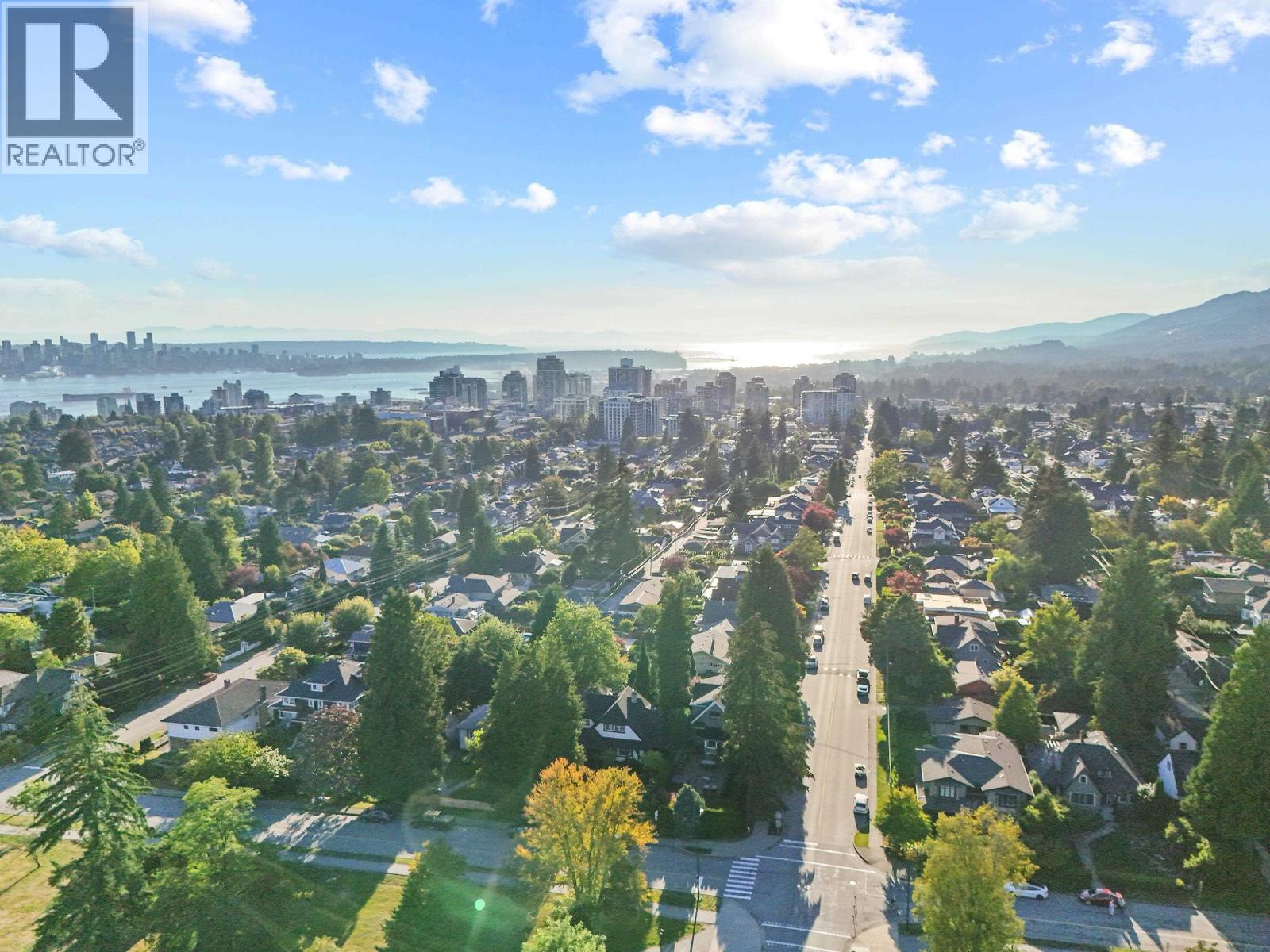 575 E 17TH STREET, North Vancouver