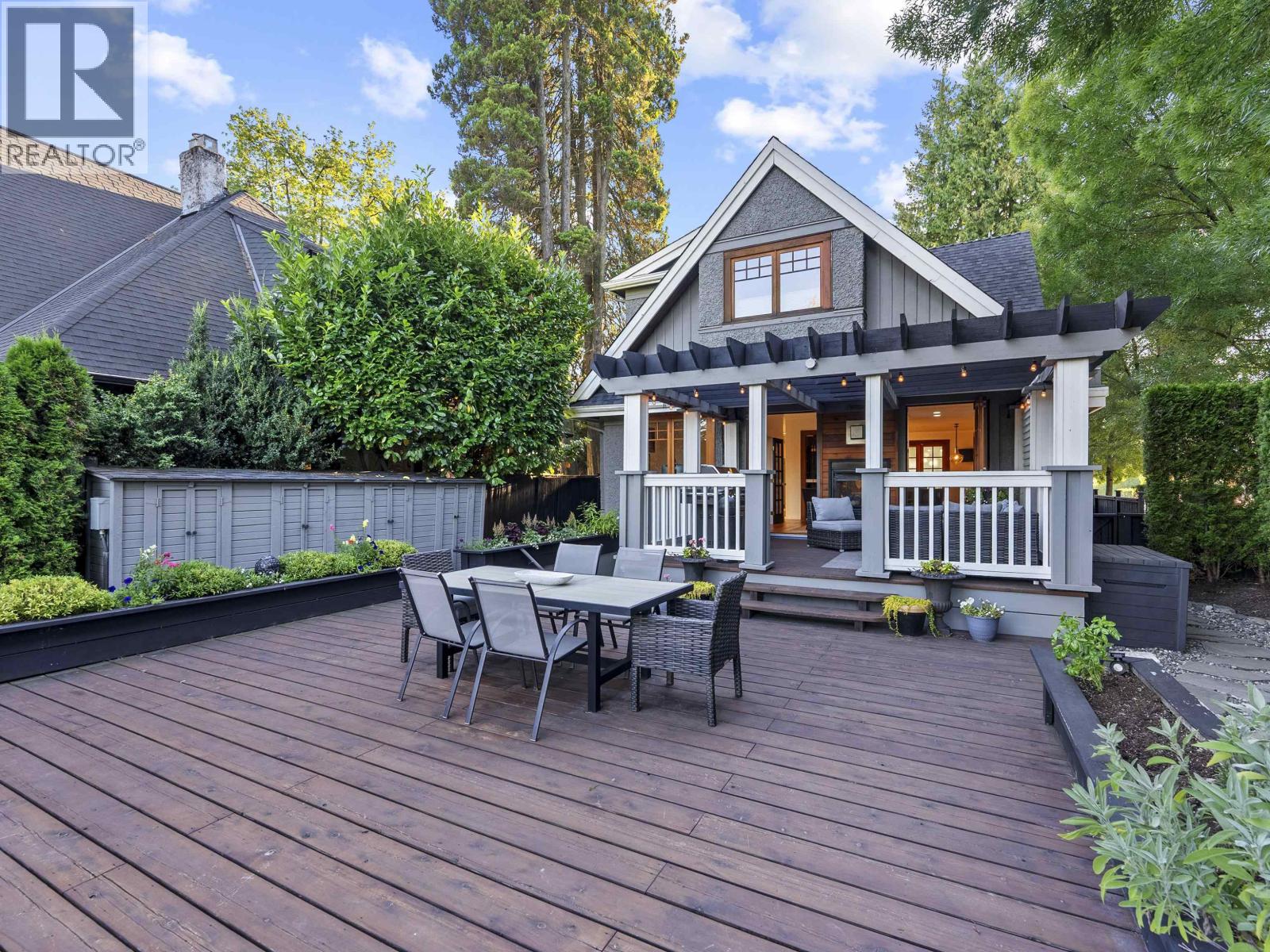 575 E 17TH STREET, North Vancouver