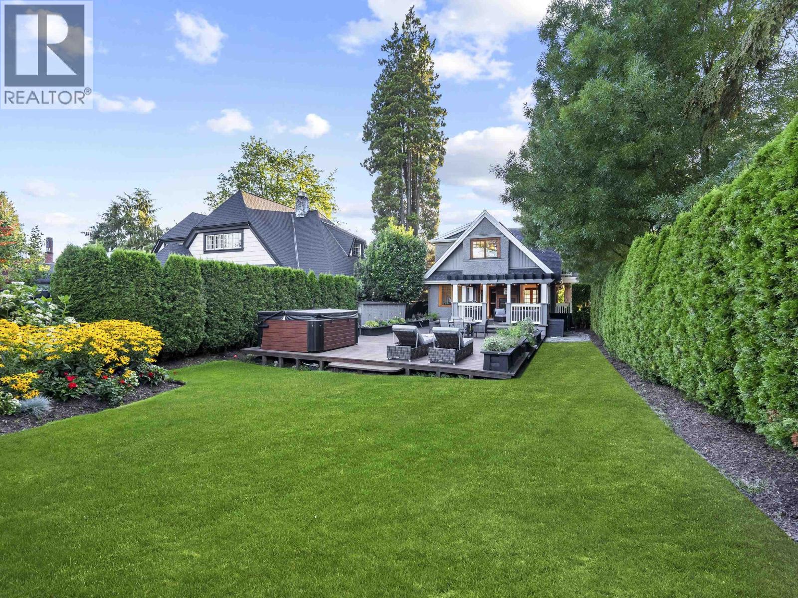 575 E 17TH STREET, North Vancouver