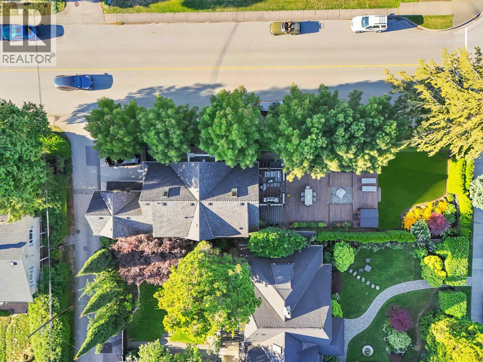 575 E 17TH STREET, North Vancouver