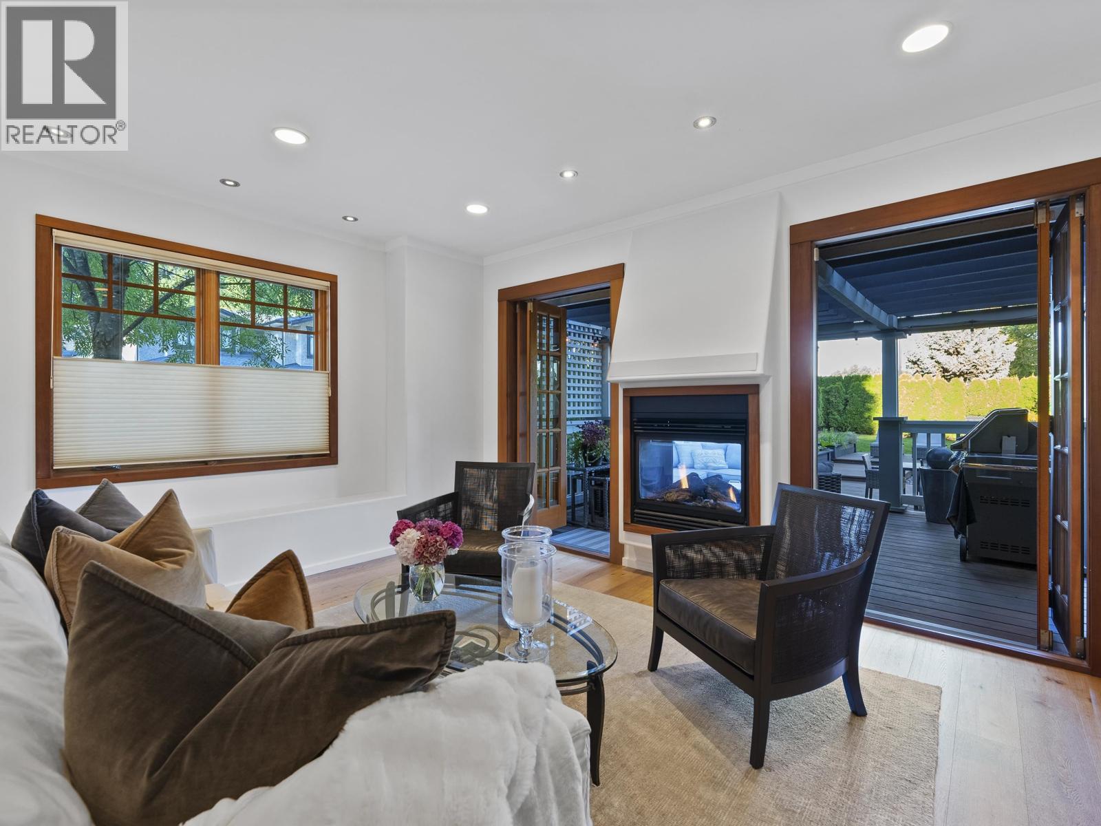 575 E 17TH STREET, North Vancouver