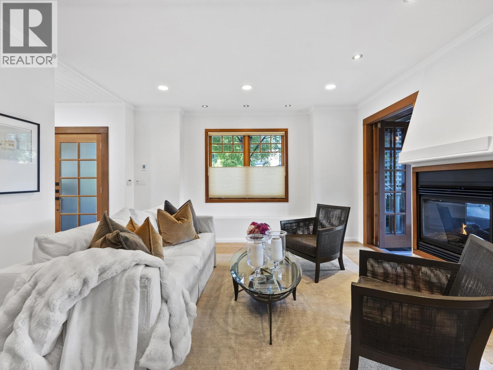 575 E 17TH STREET, North Vancouver