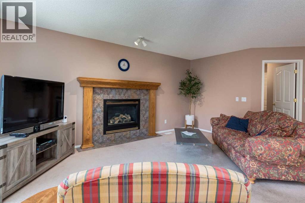Single Family House for Sale in  Spring Crescent SW Springbank Hill Calgary 