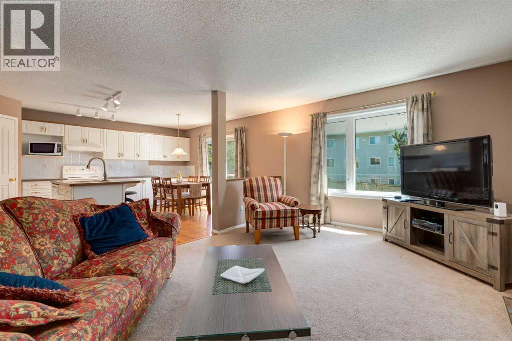 Single Family House for Sale in  Spring Crescent SW Springbank Hill Calgary 