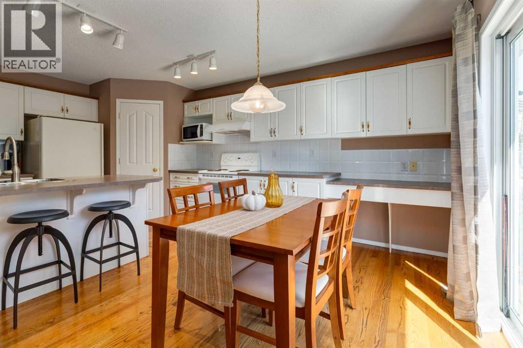 Single Family House for Sale in  Spring Crescent SW Springbank Hill Calgary 