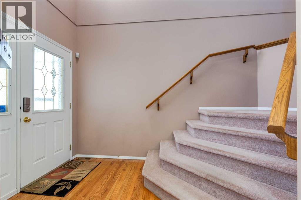 Single Family House for Sale in  Spring Crescent SW Springbank Hill Calgary 