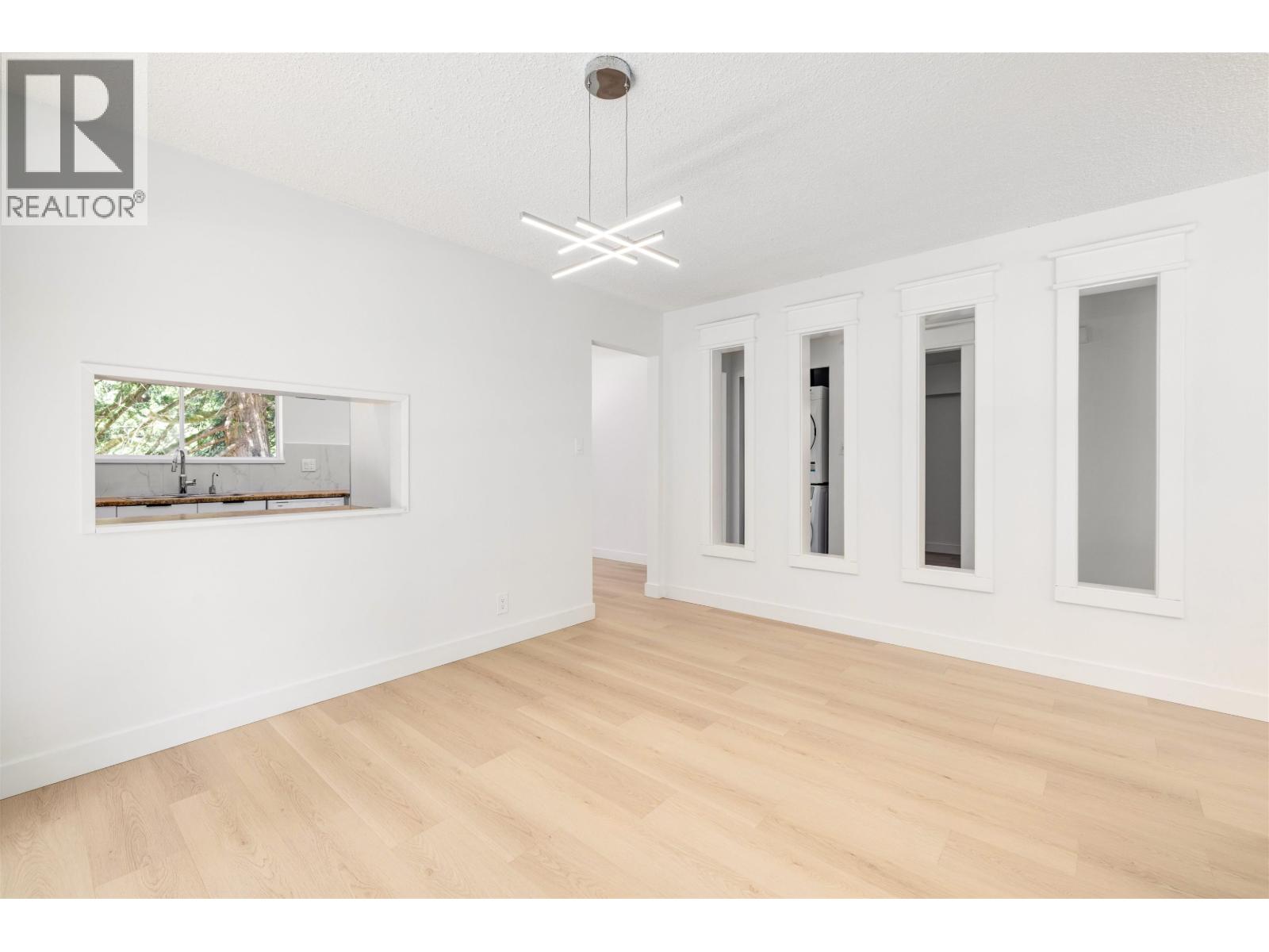 4755 COVE CLIFF ROAD, North Vancouver