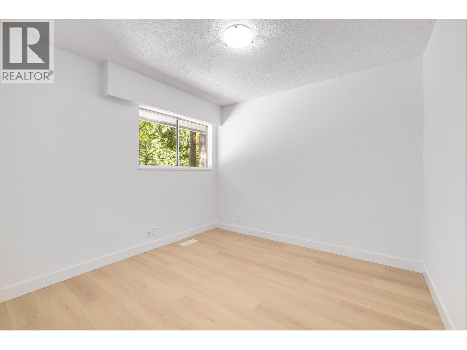 4755 COVE CLIFF ROAD, North Vancouver