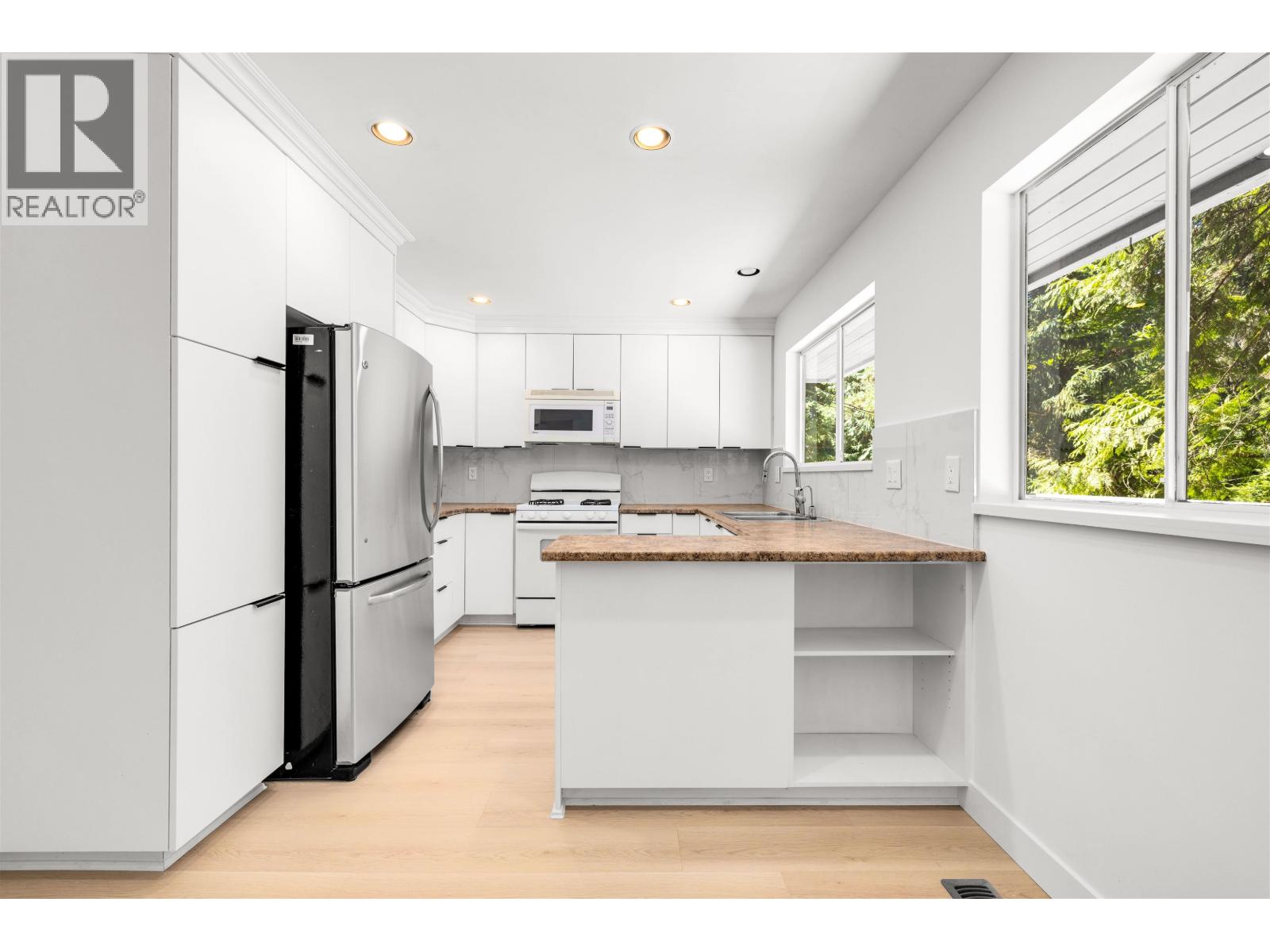 4755 COVE CLIFF ROAD, North Vancouver