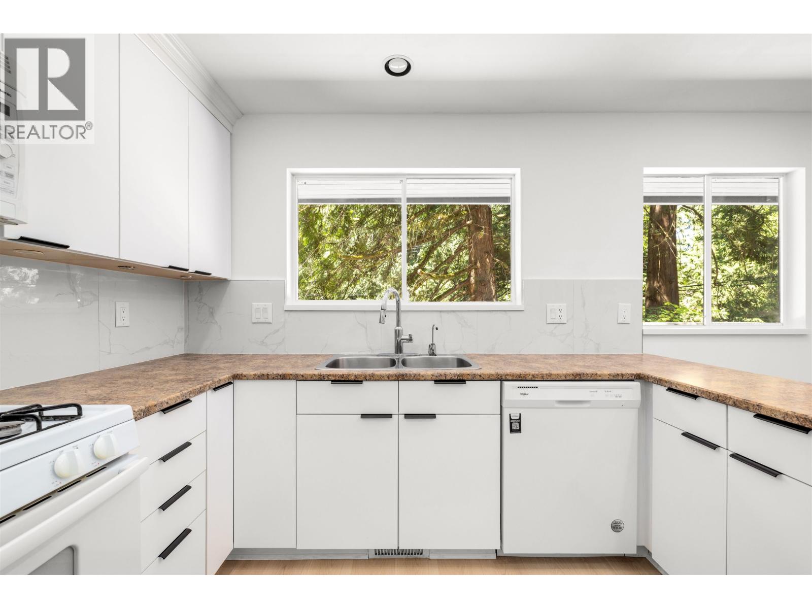 4755 COVE CLIFF ROAD, North Vancouver