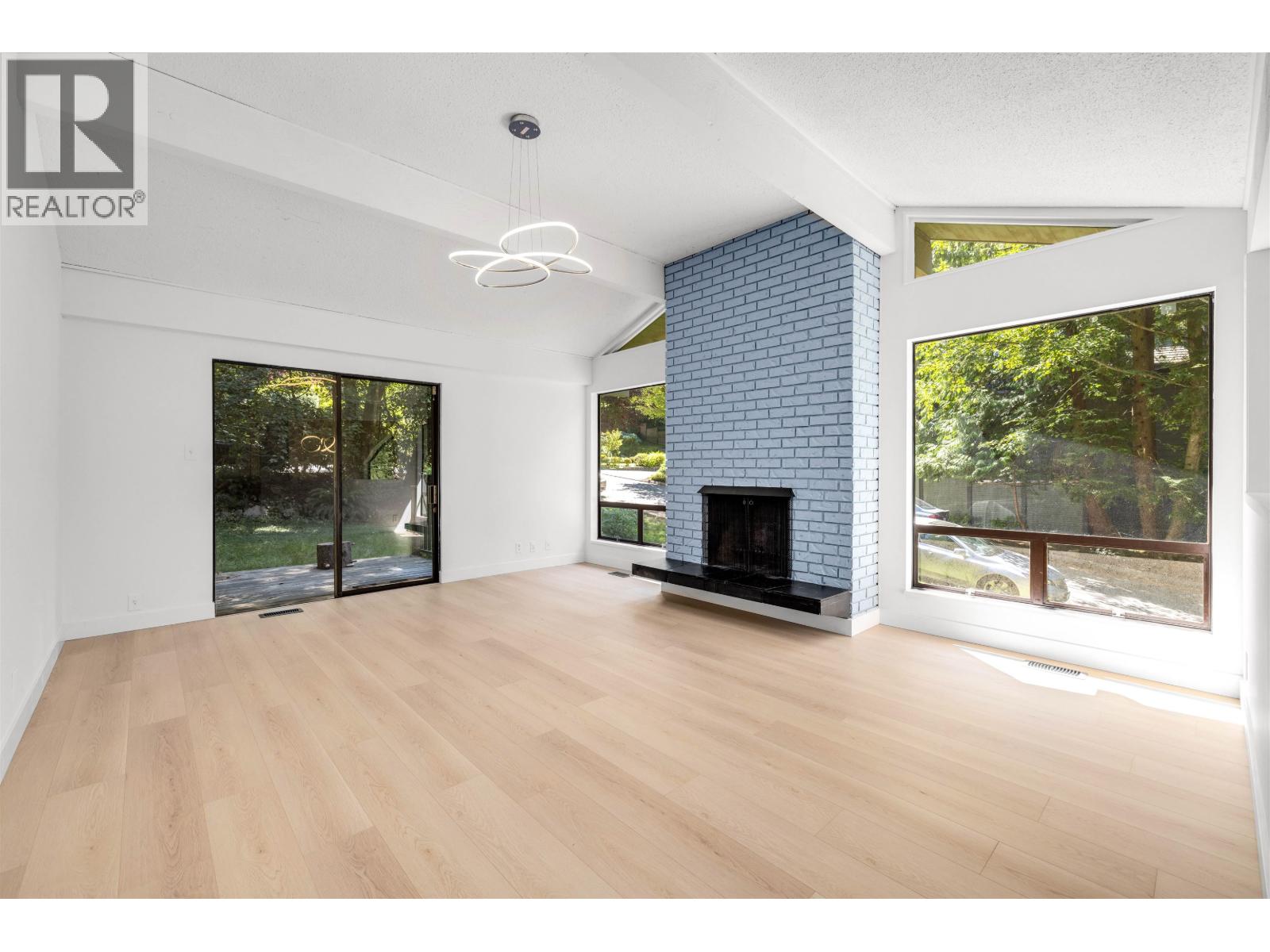 4755 COVE CLIFF ROAD, North Vancouver