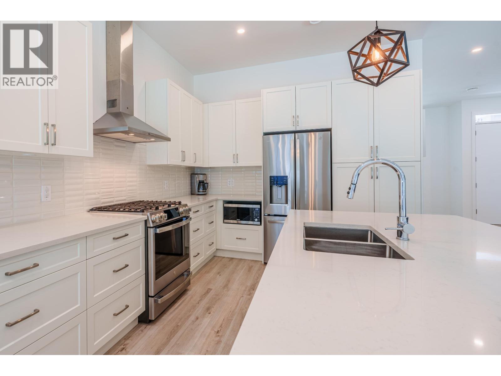 11120 SUNSHINE COAST HIGHWAY, Pender Harbour