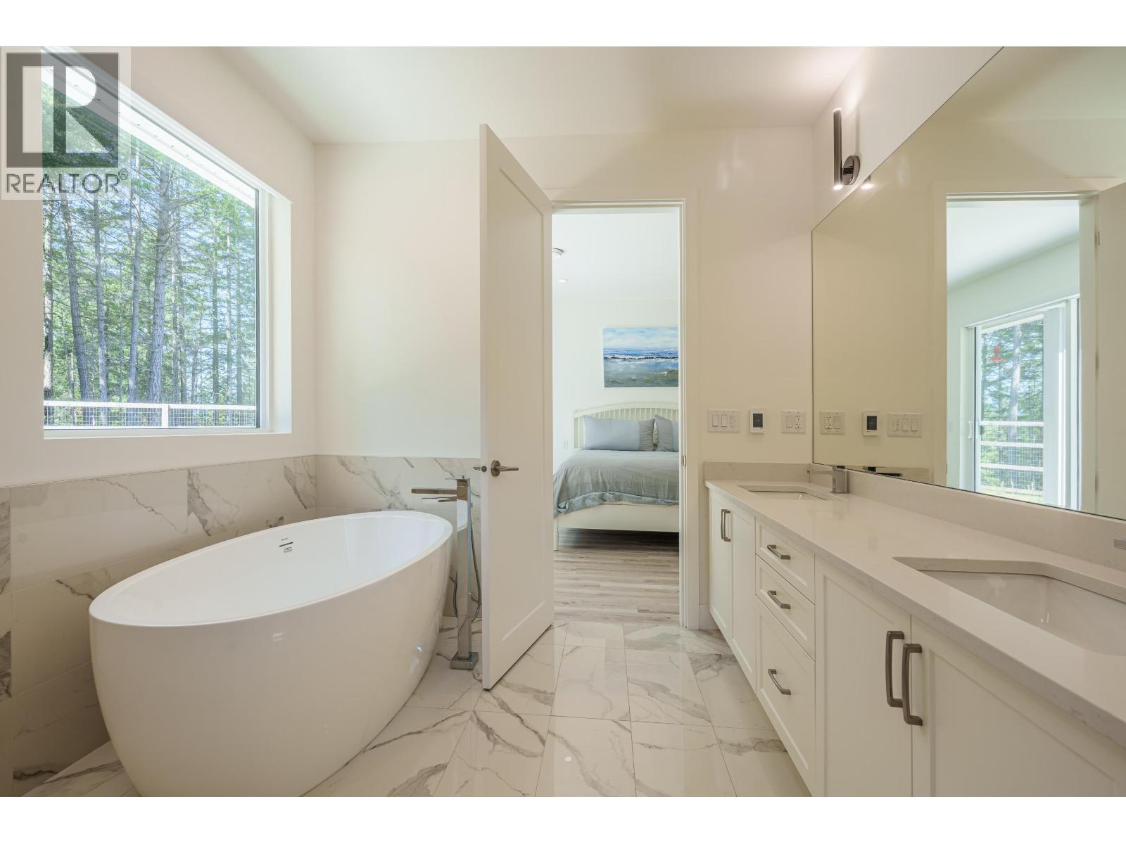 11120 SUNSHINE COAST HIGHWAY, Pender Harbour