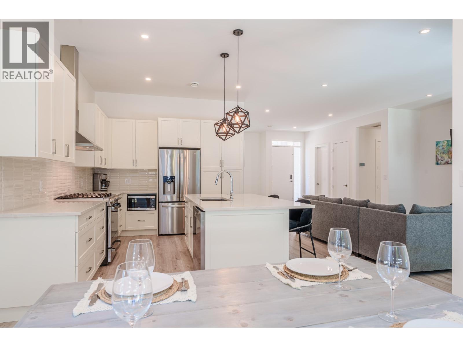 11120 SUNSHINE COAST HIGHWAY, Pender Harbour