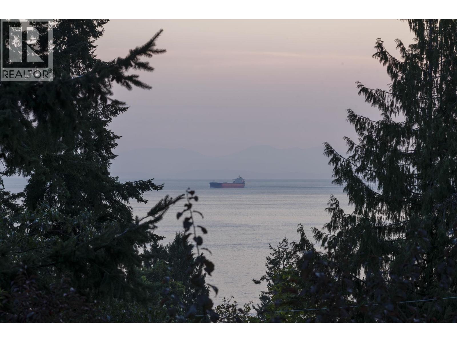 3090 MATHERS AVENUE, West Vancouver