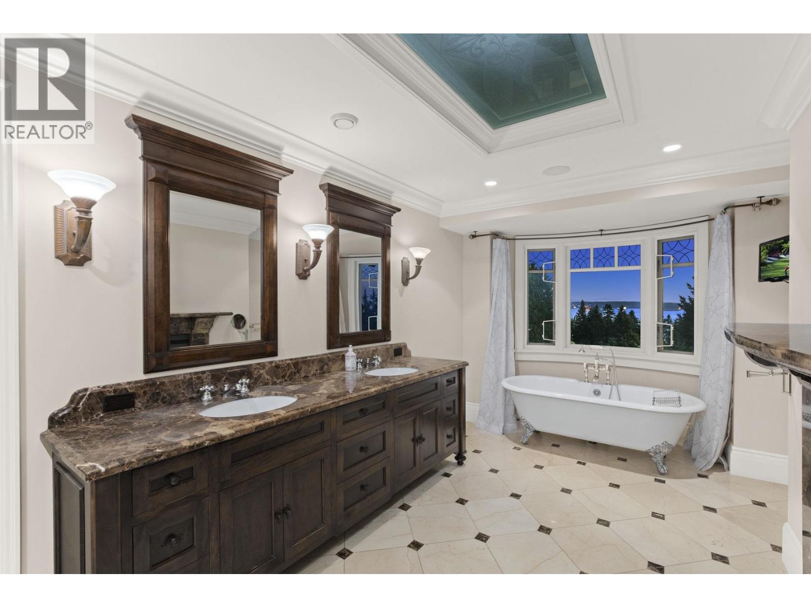 3090 MATHERS AVENUE, West Vancouver